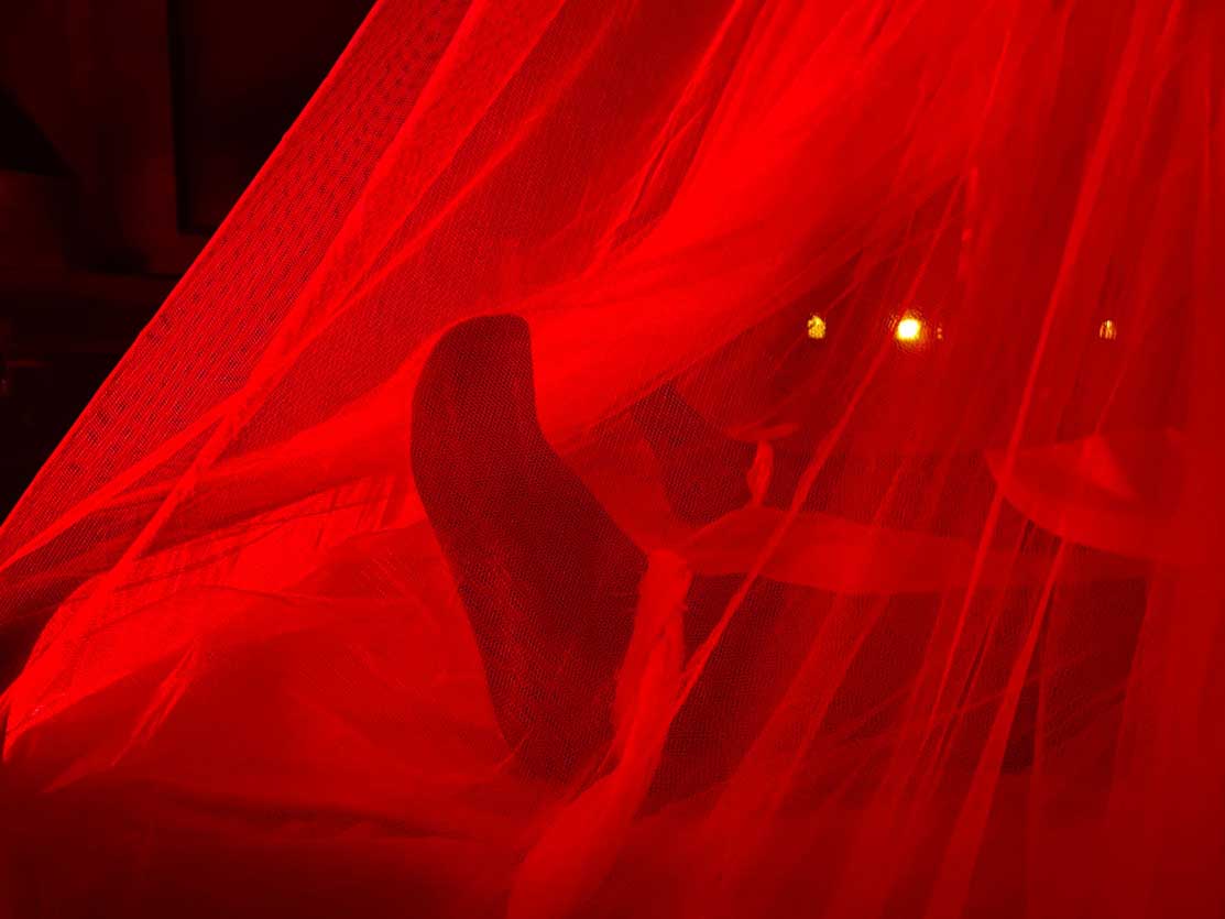 Un Escape game nancy d'horreur terrifiant survivre aux nones conjuring attachée au lit cauchemar dans possession dans un fort exorcisme
